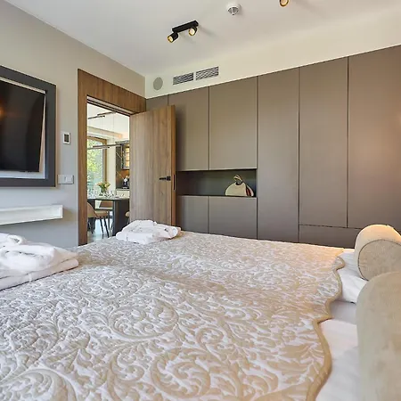 Golden Hour Apartments- Loft H 118 Apartment